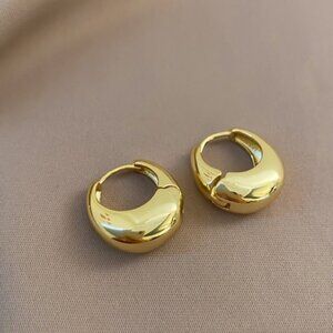 New! Anthropologie Mallory Gold French Huggie Earrings (1080)NWOT